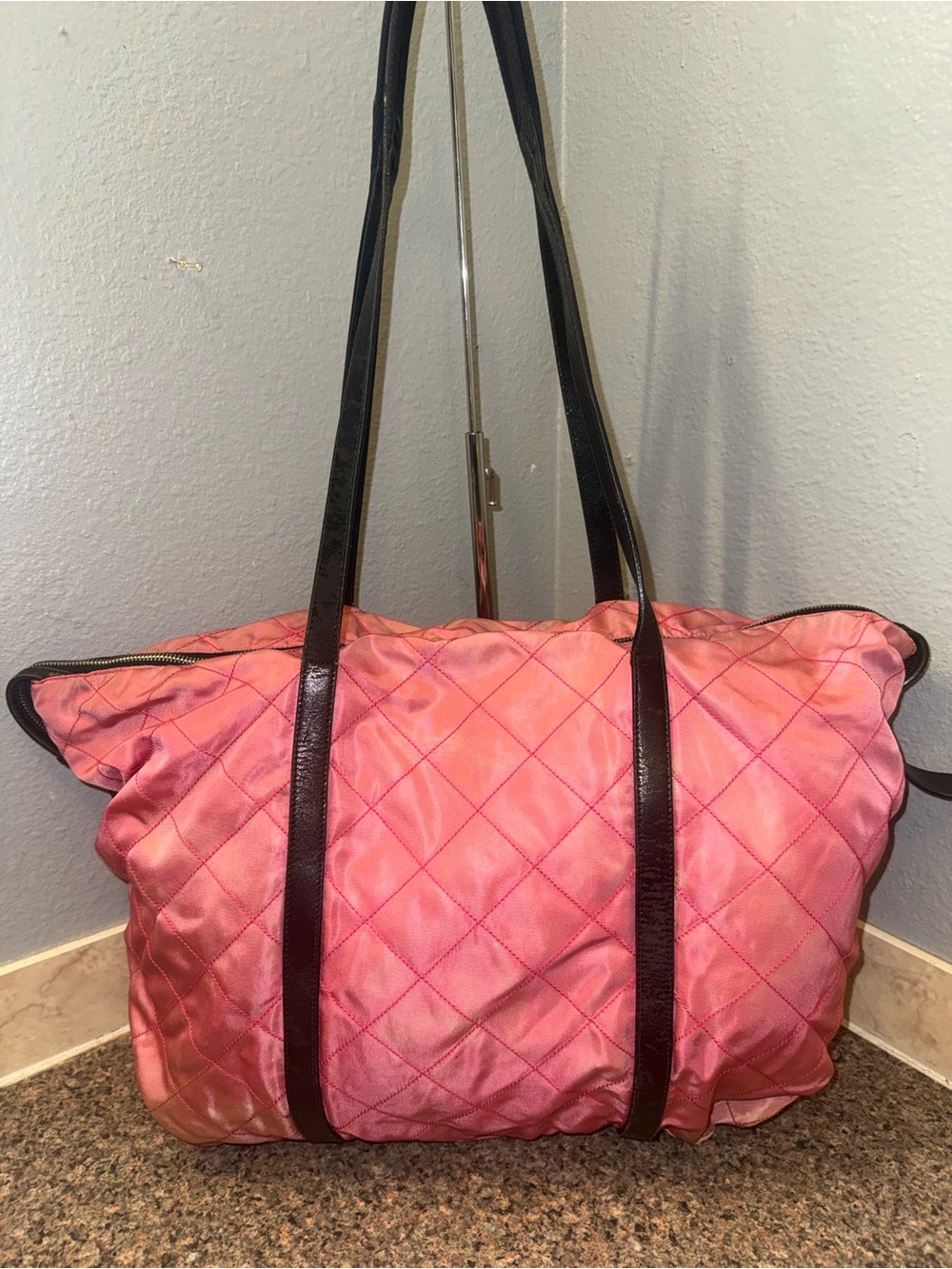 Prada pink quilted Tessuto nylon travel duffel/large tote bag AUTHENTIC🚨 AS IS - Picture 2 of 10
